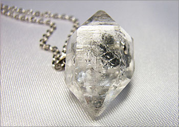 高品質なハーキマーダイヤモンドの一粒ペンダント