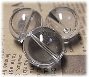水晶は万能のパワーストーンとされ、万物を浄化するパワーストーンといわれています